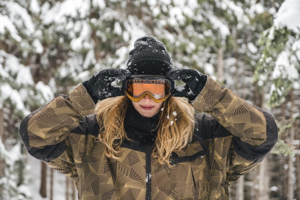 jeune femme au ski