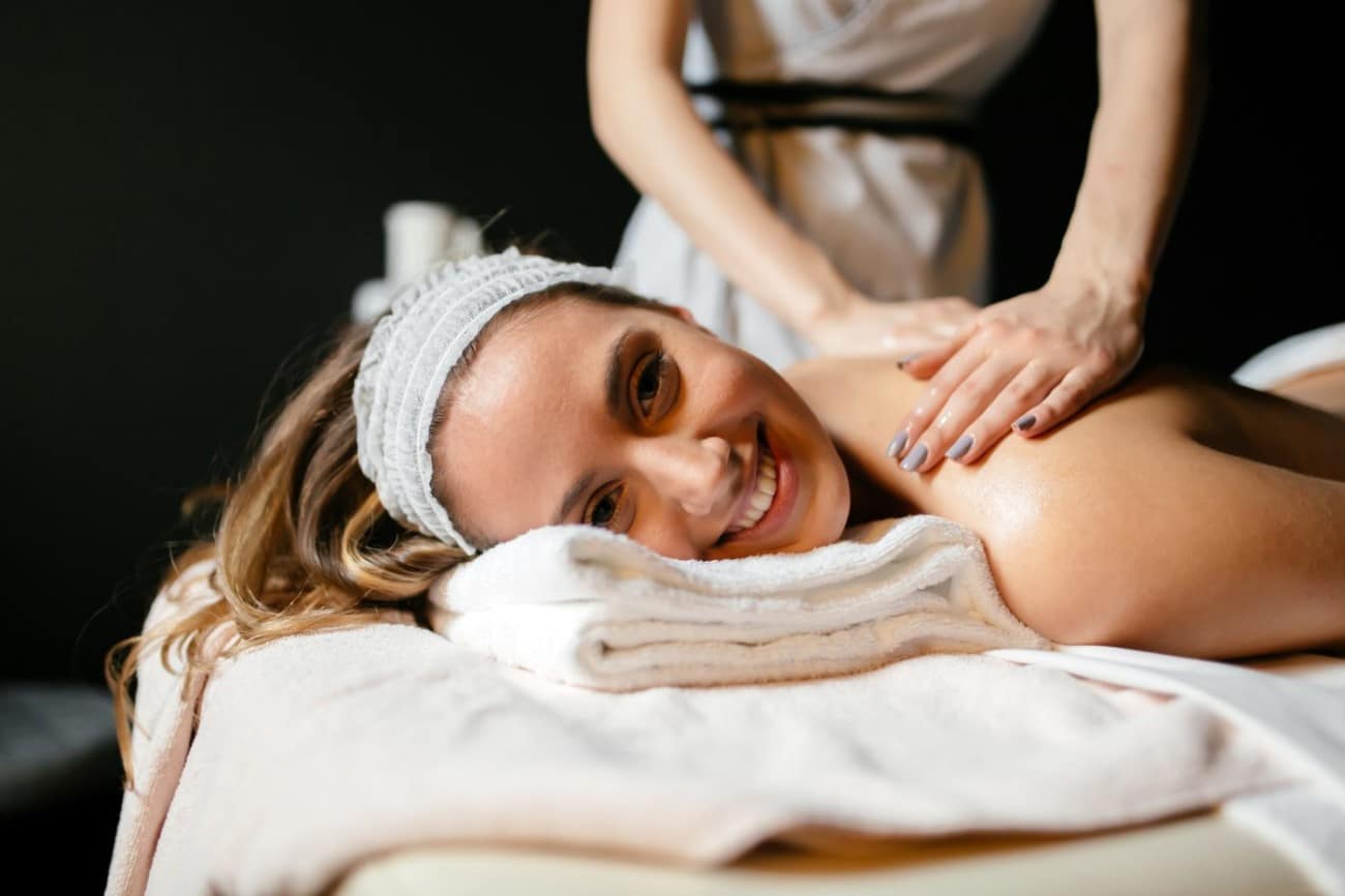 massage pratiqué sur une femme